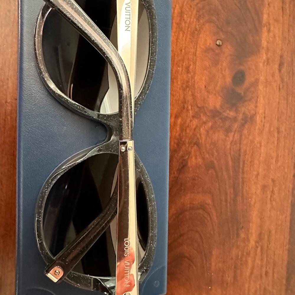 COPY - Authentic Louis Vuitton Petit Soupçon Cat Black  woman’s Sunglasses - Picture 12 of 12